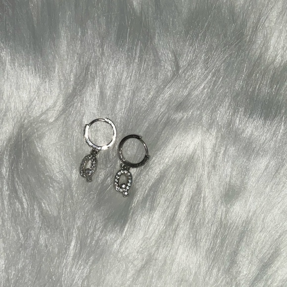Elegant Silver Letter “Q” Hoop Earrings - Picture 2 of 2